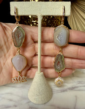 Load image into Gallery viewer, Mother of Pearl Earrings
