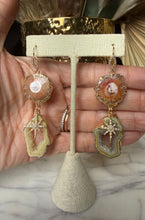Load image into Gallery viewer, Agate Star Earrings
